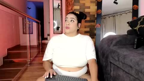 Snapshot of vicserna chatting on 10/07/25, 02:53 Victoria Serna online show from 10/07/25, 02:53