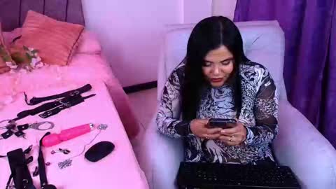 victoria_16_ online show from 11/06/25, 04:24