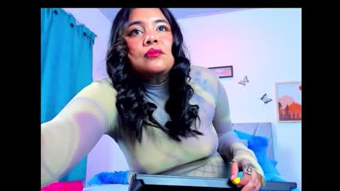 victoria_16_ online show from 12/04/25, 05:17