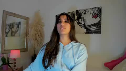 Snapshot of victoria_2433 chatting on 06/19/26, 03:44 Victoria online show from 06/19/26, 03:44