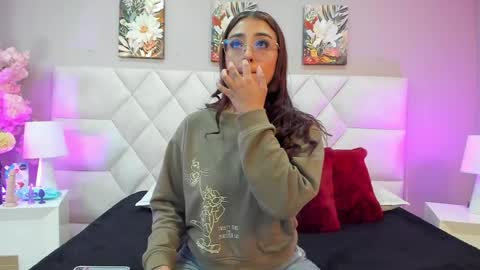 victoria__lee_ online show from 05/21/26, 03:35