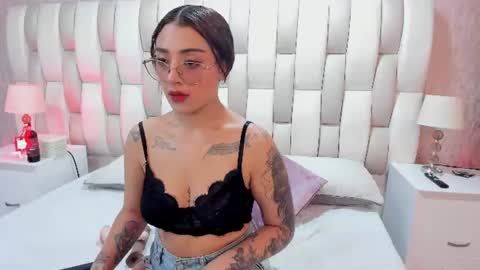 victoria__lee_ online show from 07/26/26, 12:56