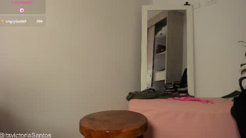 Victoria Santos online show from 07/15/26, 09:31