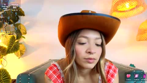 Snapshot of victoria_adams14 chatting on 02/16/26, 03:35 Victoria for you online show from 02/16/26, 03:35