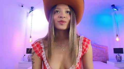 Snapshot of victoria_adams14 chatting on 04/18/26, 04:49 Victoria for you online show from 04/18/26, 04:49