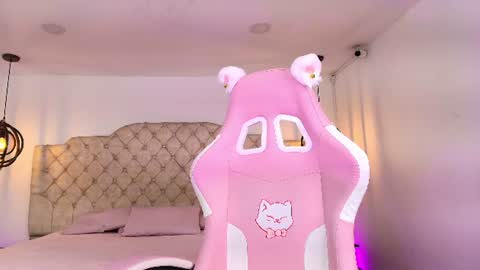 Snapshot of victoria_adams14 chatting on 06/12/26, 03:27 Victoria for you online show from 06/12/26, 03:27