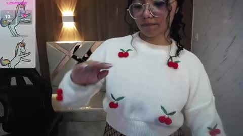 victoria_castillo_b online show from 10/25/25, 03:03