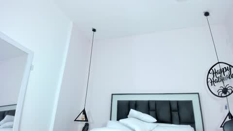 Snapshot of victoria_cooper3 chatting on 11/06/25, 11:44 valentina online show from 11/06/25, 11:44