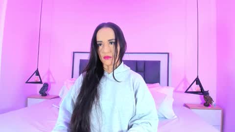 Snapshot of victoria_cooper3 chatting on 11/12/25, 09:32 valentina online show from 11/12/25, 09:32