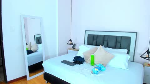 Snapshot of victoria_cooper3 chatting on 11/14/25, 09:19 valentina online show from 11/14/25, 09:19