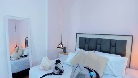 Snapshot of victoria_cooper3 chatting on 11/15/25, 09:28 valentina online show from 11/15/25, 09:28