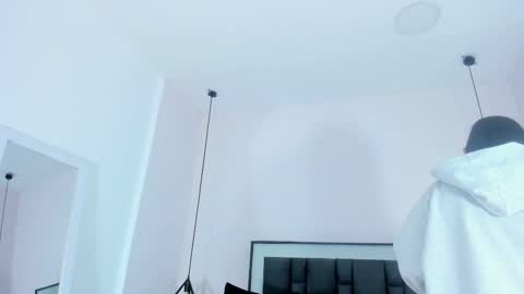 Snapshot of victoria_cooper3 chatting on 11/19/25, 11:32 valentina online show from 11/19/25, 11:32