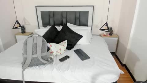 Snapshot of victoria_cooper3 chatting on 11/29/25, 11:02 valentina online show from 11/29/25, 11:02