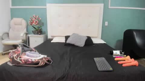 Snapshot of victoria_cutee chatting on 05/29/26, 12:58 online show from 05/29/26, 12:58