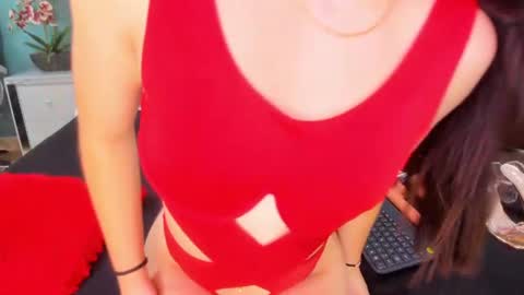 Snapshot of victoria_cutee chatting on 06/12/26, 01:54 online show from 06/12/26, 01:54