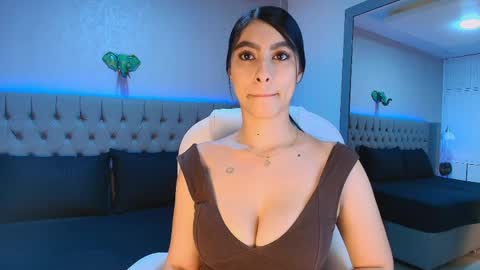 Snapshot of victoria_ellington chatting on 06/07/26, 11:25 online show from 06/07/26, 11:25