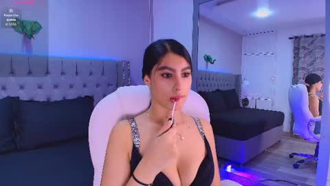 Snapshot of victoria_ellington chatting on 06/10/26, 11:42 online show from 06/10/26, 11:42