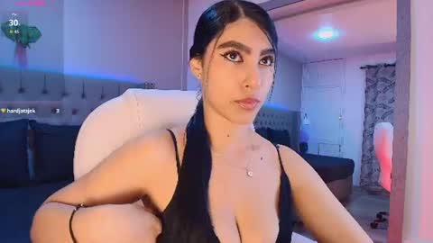 Snapshot of victoria_ellington chatting on 06/13/26, 11:41 online show from 06/13/26, 11:41