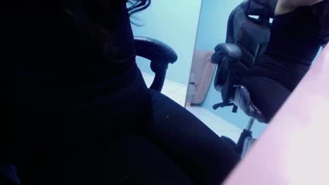 Snapshot of victoria_hernandez_t chatting on 10/21/25, 12:50 Victoria online show from 10/21/25, 12:50