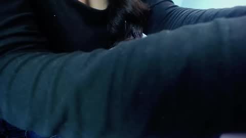 Snapshot of victoria_hernandez_t chatting on 10/29/25, 01:02 Victoria online show from 10/29/25, 01:02