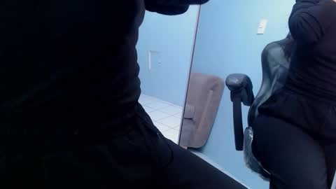 Snapshot of victoria_hernandez_t chatting on 11/06/25, 12:50 Victoria online show from 11/06/25, 12:50