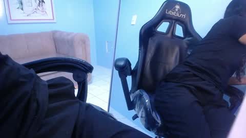 Snapshot of victoria_hernandez_t chatting on 12/16/25, 12:54 Victoria online show from 12/16/25, 12:54