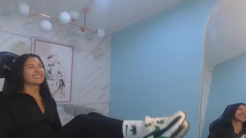 Victoria online show from 04/28/26, 01:05