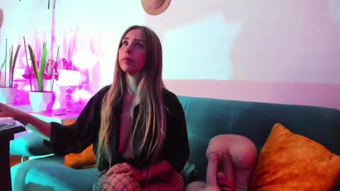 Victoria  online show from 01/14/25, 08:04