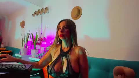 Victoria  online show from 02/02/25, 12:24