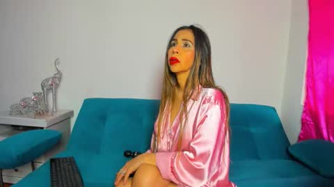 Victoria  online show from 11/30/25, 04:11