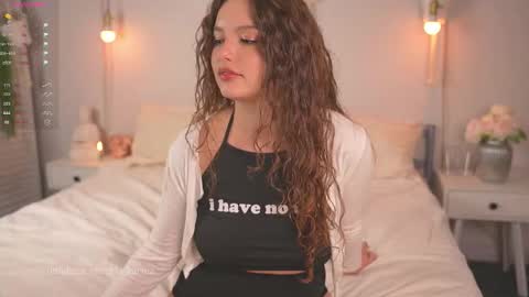 Snapshot of victoria_karma chatting on 09/25/25, 02:21       online show from 09/25/25, 02:21