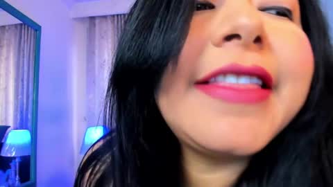Snapshot of victoria_kim_lee chatting on 06/08/26, 01:11 Victoria online show from 06/08/26, 01:11