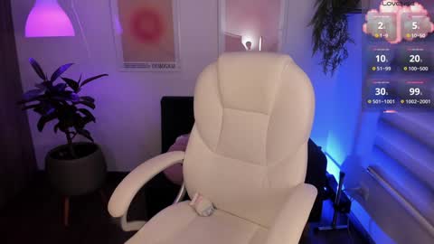 Snapshot of victoria_korss chatting on 01/07/25, 08:03 Victoria  online show from 01/07/25, 08:03