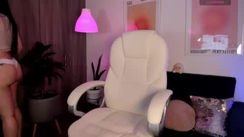 Snapshot of victoria_korss chatting on 02/25/25, 11:22 Victoria  online show from 02/25/25, 11:22