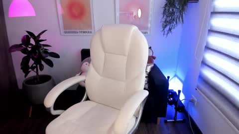 Snapshot of victoria_korss chatting on 03/06/25, 01:35 Victoria  online show from 03/06/25, 01:35