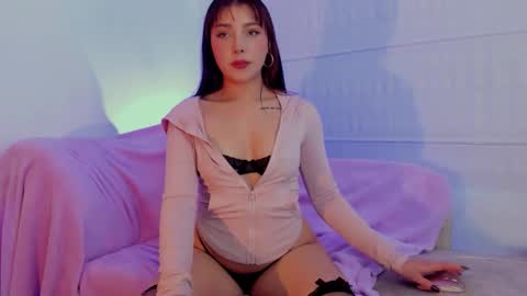 Snapshot of victoria_laurent chatting on 12/15/25, 07:18 Victoria Laurent online show from 12/15/25, 07:18