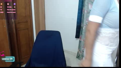 Snapshot of victoria_milf06 chatting on 12/17/25, 03:34 victoria online show from 12/17/25, 03:34