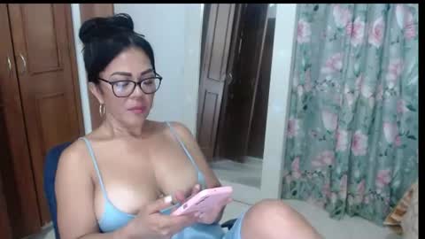 victoria online show from 06/19/26, 04:06
