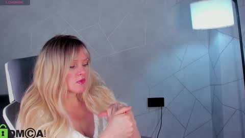 Snapshot of victoria_nelson chatting on 03/21/26, 01:21 Victoria My schedule for the week 2 GMT 3am-9am TuWeThFrSa online show from 03/21/26, 01:21