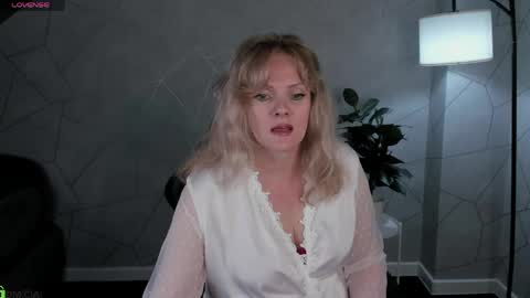 Snapshot of victoria_nelson chatting on 05/17/26, 01:14 Victoria My schedule for the week 2 GMT 3am-9am TuWeThFrSa online show from 05/17/26, 01:14