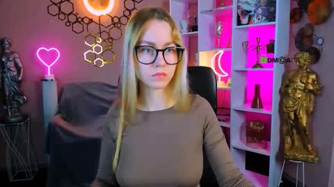 Victoria online show from 10/12/25, 12:04