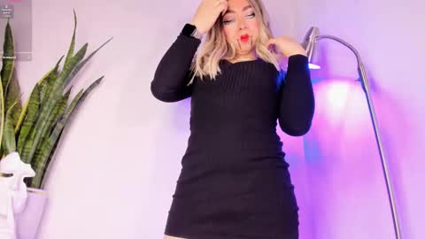 Snapshot of victoria_qq chatting on 10/31/25, 02:56 D A N I online show from 10/31/25, 02:56