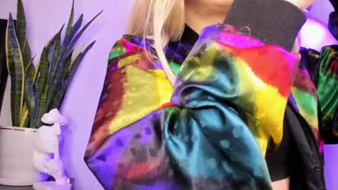 Snapshot of victoria_qq chatting on 11/03/25, 05:36 D A N I online show from 11/03/25, 05:36