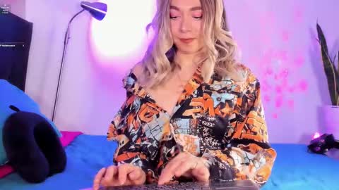 Snapshot of victoria_qq chatting on 12/04/25, 12:09 D A N I online show from 12/04/25, 12:09