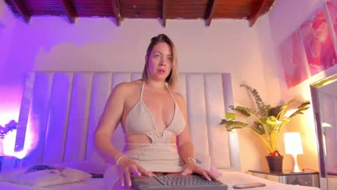 Snapshot of victoria_rash chatting on 12/12/24, 02:44 VICTORIA online show from 12/12/24, 02:44