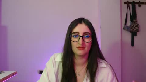 Snapshot of victoria_riider chatting on 10/29/25, 09:05 Victoria online show from 10/29/25, 09:05