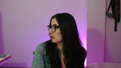 Snapshot of victoria_riider chatting on 11/05/25, 08:42 Victoria online show from 11/05/25, 08:42