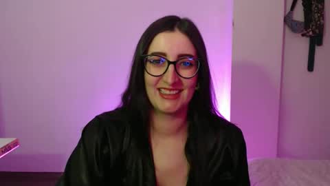 Snapshot of victoria_riider chatting on 11/06/25, 09:05 Victoria online show from 11/06/25, 09:05