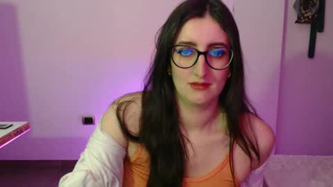 Snapshot of victoria_riider chatting on 11/08/25, 09:02 Victoria online show from 11/08/25, 09:02