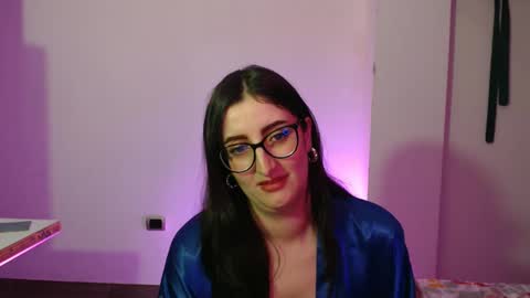 Snapshot of victoria_riider chatting on 11/21/25, 09:13 Victoria online show from 11/21/25, 09:13